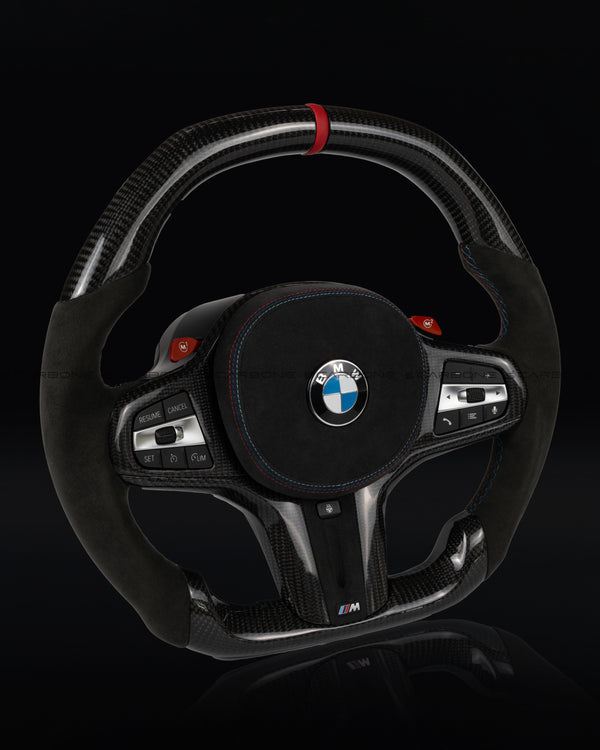 Volante BMW Alcantara de fibra de carbono brillante con rayas rojas y fondo plano para chasis G/F - Diseño exclusivo de CARBONE para F90 M5 M8 X5 X6 M850i ​​M840i M550 M540i 