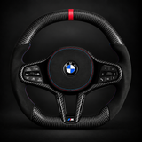 Volante de fibra de carbono seco mate con rayas rojas de fondo plano BMW Alcantara para chasis G/F - Diseño exclusivo de CARBONE para F90 M5 M8 X5 X6 M850i ​​M840i M550 M540i 