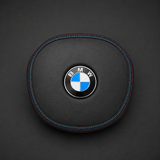 BMW Alcantara Volant en fibre de carbone sec mat à fond plat à rayures rouges pour châssis G/F - Design Signature CARBONE pour F90 M5 M8 X5 X6 M850i ​​M840i M550 M540i 