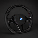 Volant en fibre de carbone brillant à rayures rouges à fond plat BMW Alcantara pour châssis G/F - Design Signature CARBONE pour F90 M5 M8 X5 X6 M850i ​​M840i M550 M540i 